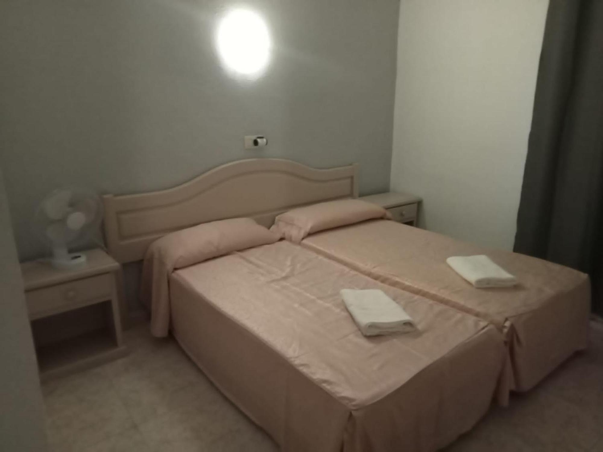 Hostal Caste Льорет-де-Мар Экстерьер фото